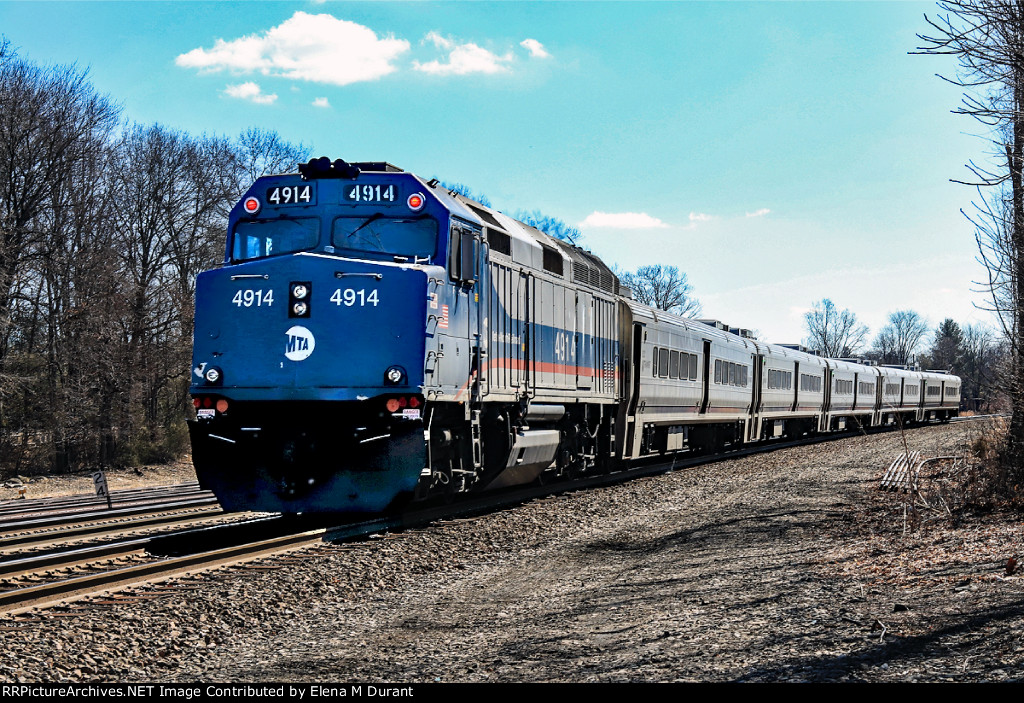 MNCR 4914 on train 1168